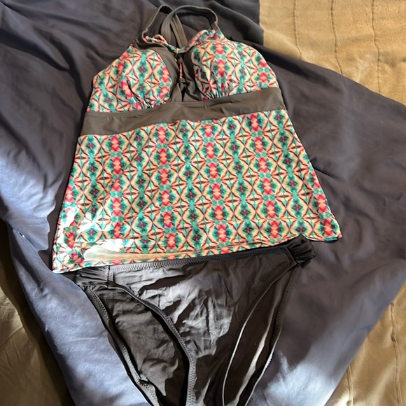 Gray and pink tankini set - Picture 1 of 6